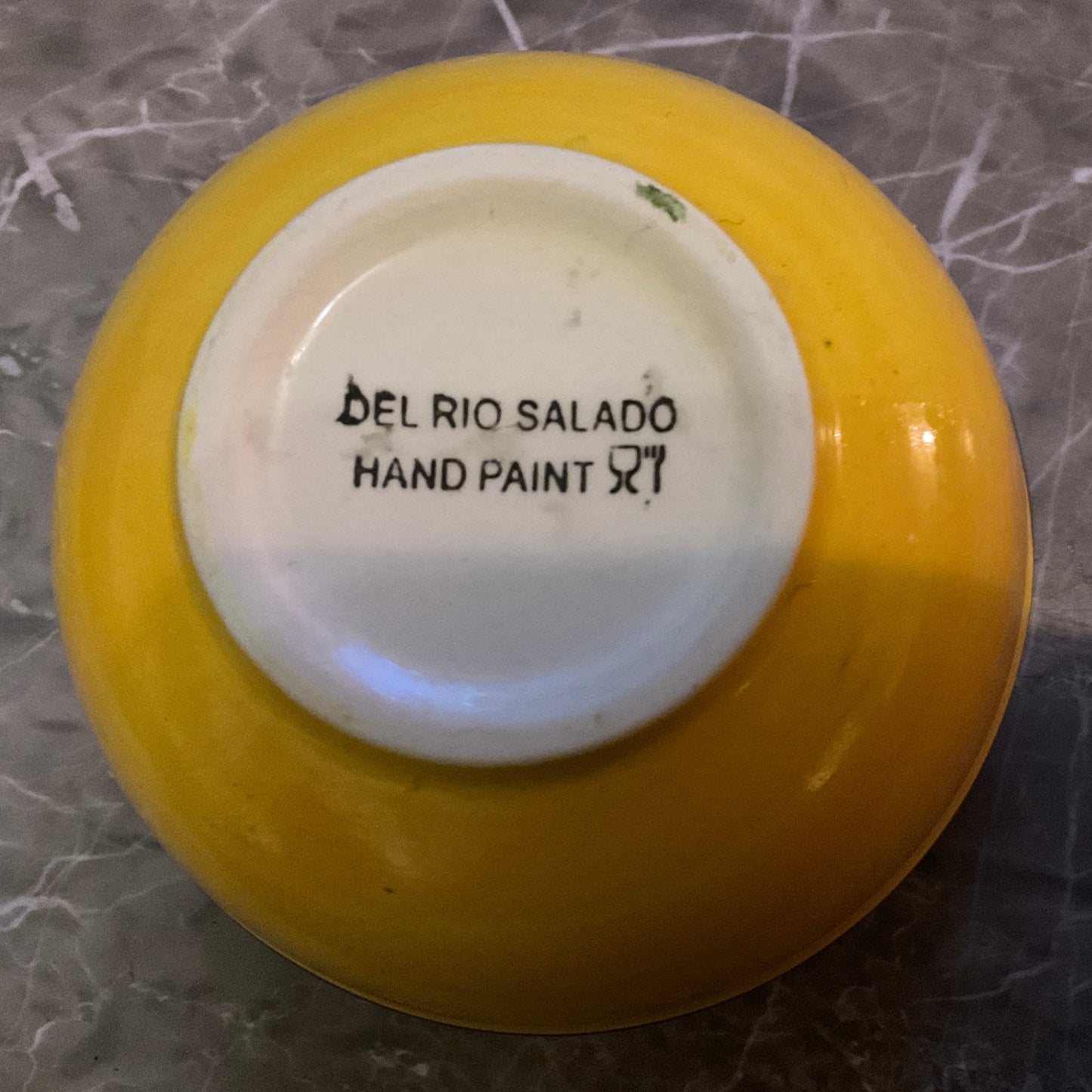 Fin mindre handmålad keramikskål från Spanien