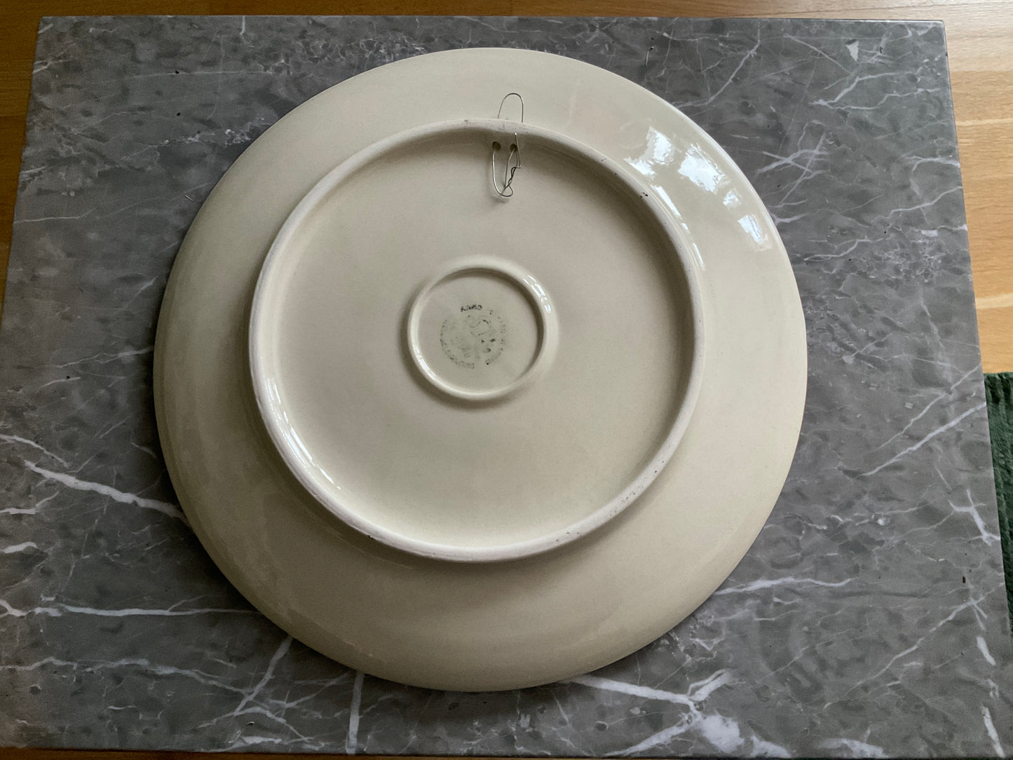 Vackert handmålat keramikfat