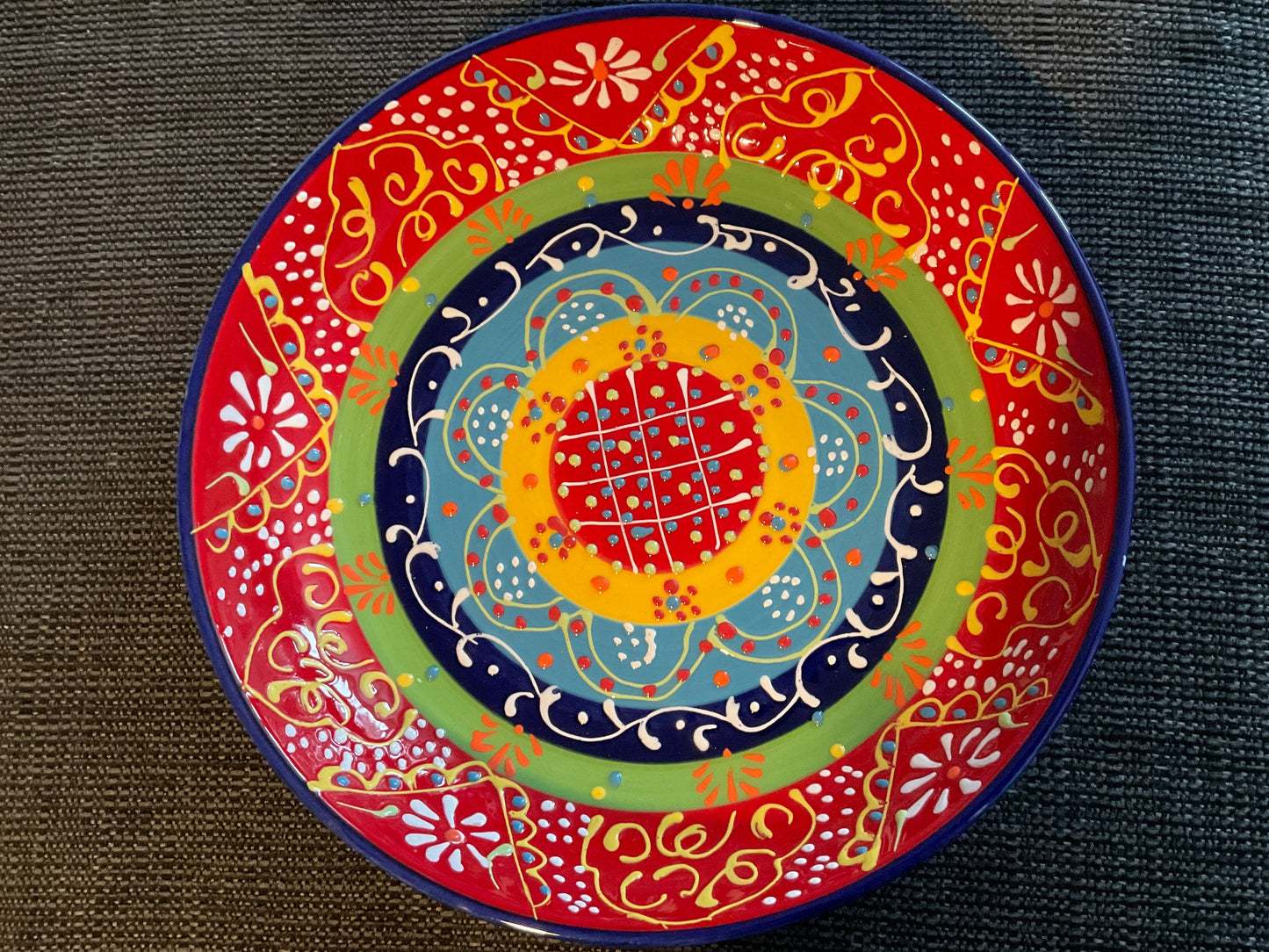 Handmålat keramikfat