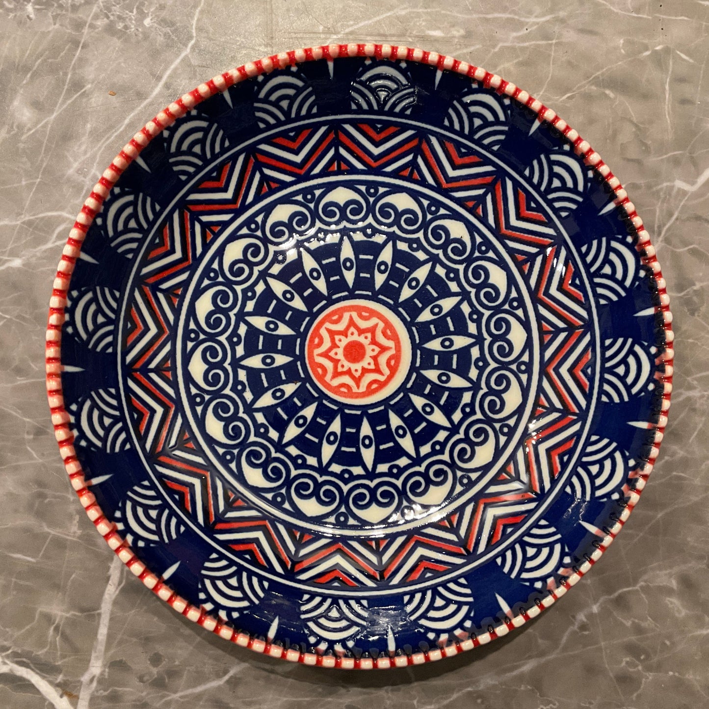 Liten låg skål / fat, perfekt för nötter, såser och röror