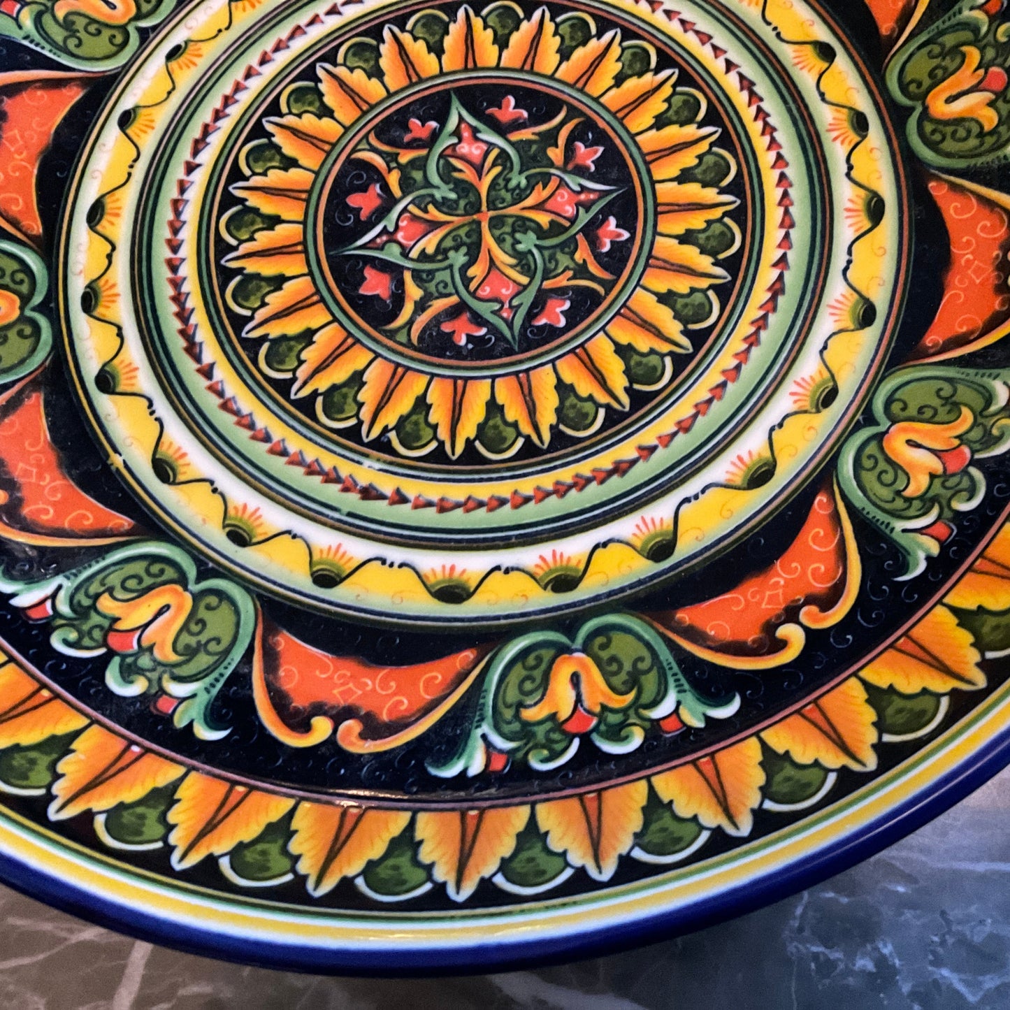 Större fat / låg skål i keramik