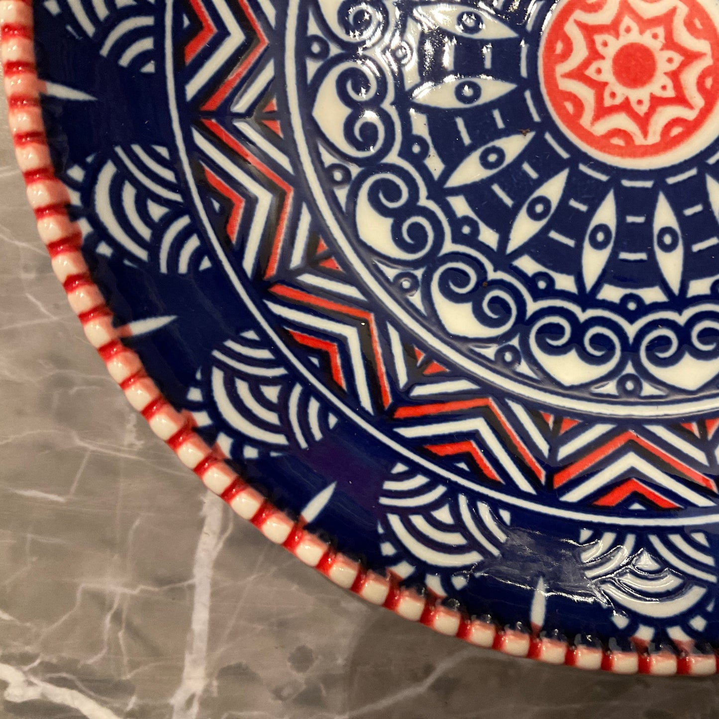 Liten låg skål / fat, perfekt för nötter, såser och röror