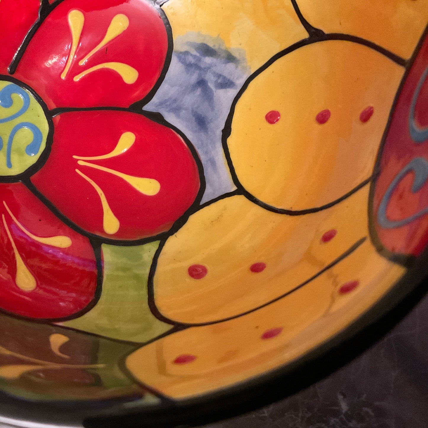 Fin mindre handmålad keramikskål från Spanien