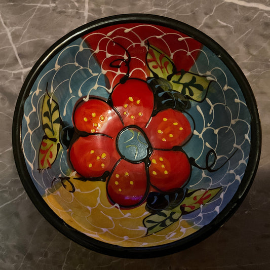 Fin mindre handmålad keramikskål från Spanien