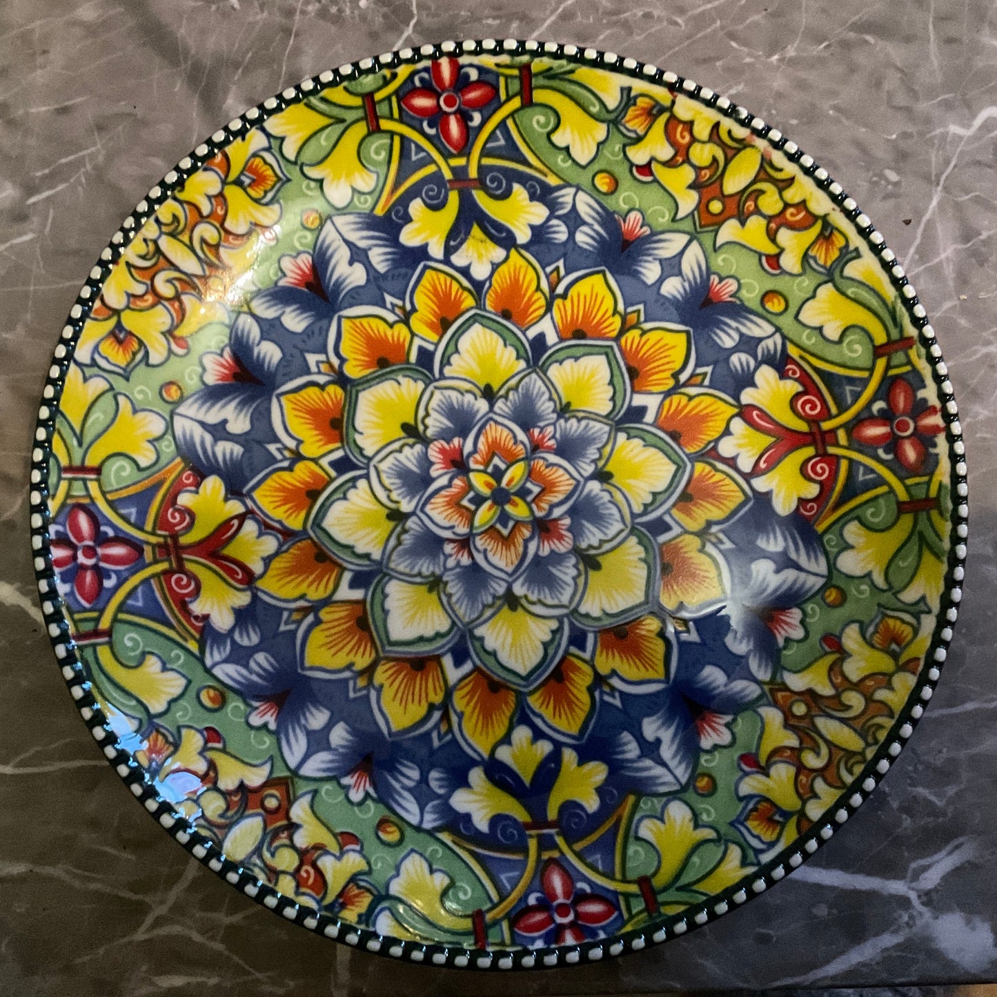 Keramikfat i soliga färger