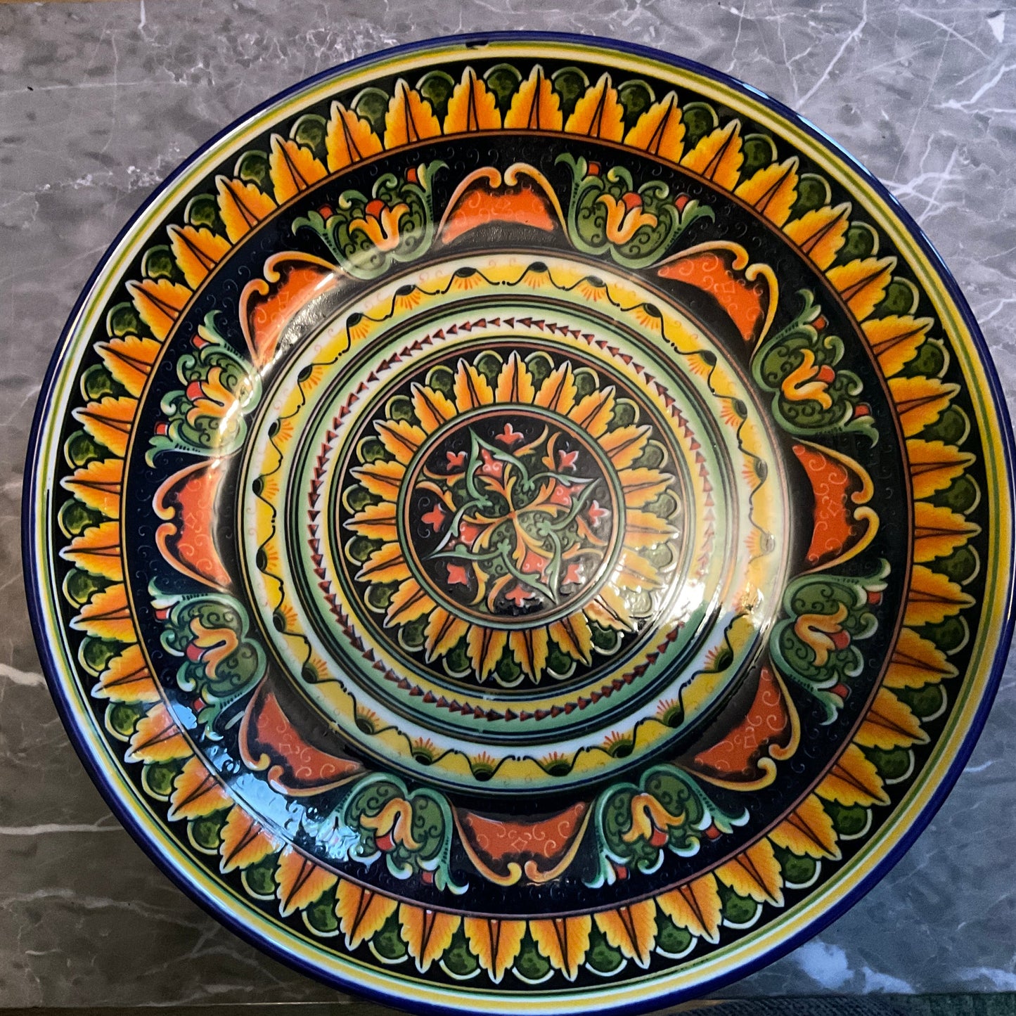 Större fat / låg skål i keramik